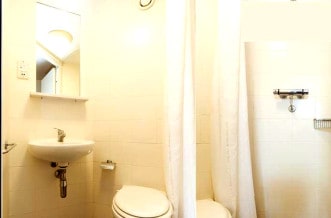 Westferry Residence Accommodation - Bathroom