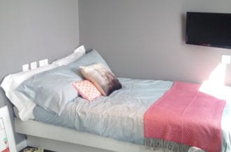 Regent's Canal Residence Accommodation - Bedroom