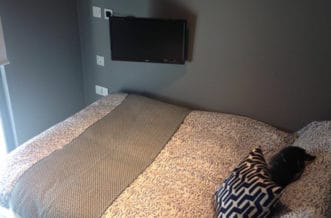 Regent's Canal Residence Accommodation - Bedroom