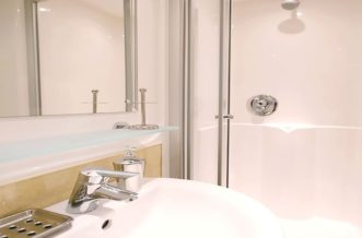 Fulham Palace Studios bathroom