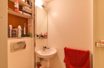 Kentish Town residence accommodation - Deluxe Studio Bathroom