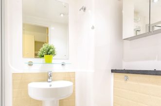 Fulham residence accommodation - Bathroom