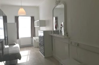 Hyde Park residence accommodation - Twin Room