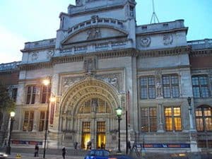 320px-Victoria_and_Albert_Museum_-_DSC04280