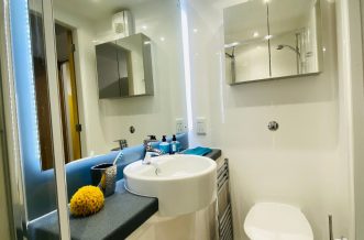 Mannequin House bathroom